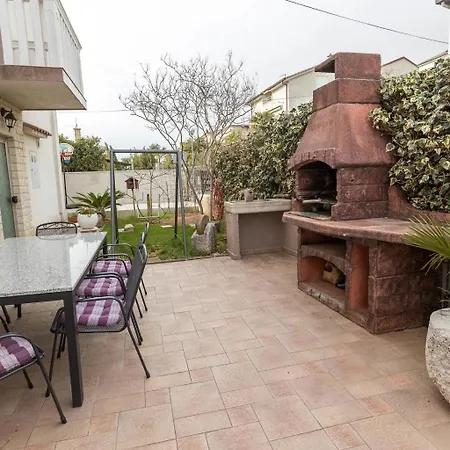 In With Sea View, Terrace, Air Conditioning, Wi-fi Apartman *