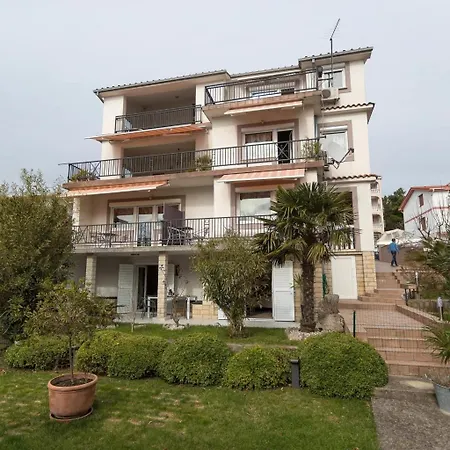 In With Sea View, Terrace, Air Conditioning, Wi-fi Apartman